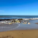 Planta Baja Con Porche Y Piscina, Cerca Del Mar