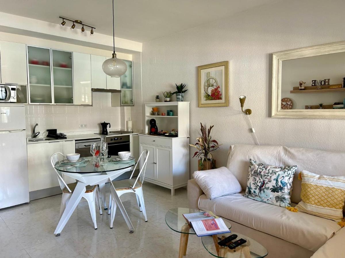 Planta Baja Con Porche Y Piscina, Cerca Del Mar