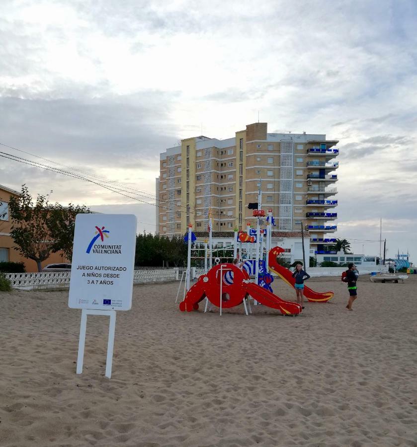 Planta Baja Con Porche Y Piscina, Cerca Del Mar *